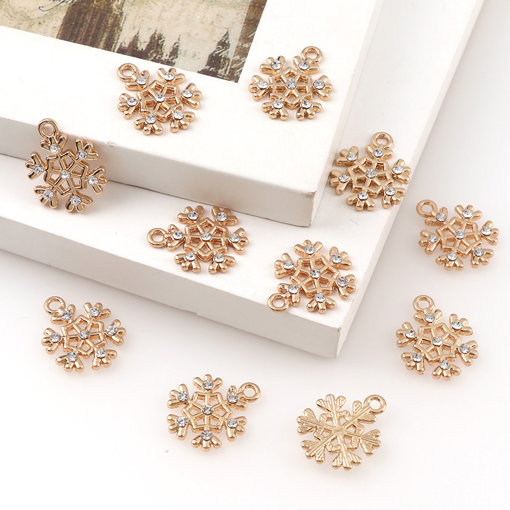 10 Pieces / Bag DIY Accessories 15 * 18mm Alloy Hollow Snowflake Pendant Retro Christmas